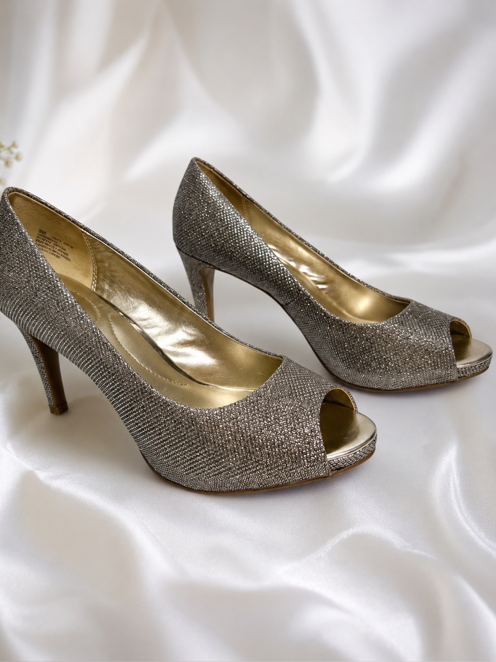 Bandolino Rainaa Silver Gold Metallic Peep Toe Platform Pumps Heels Size 9 M